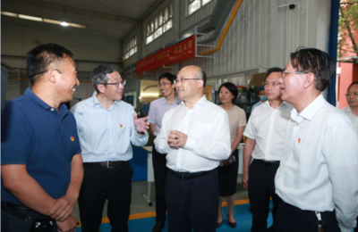 四川省委常委、組織部部長王正譜一行蒞臨成都科技學校調研指導黨建工作